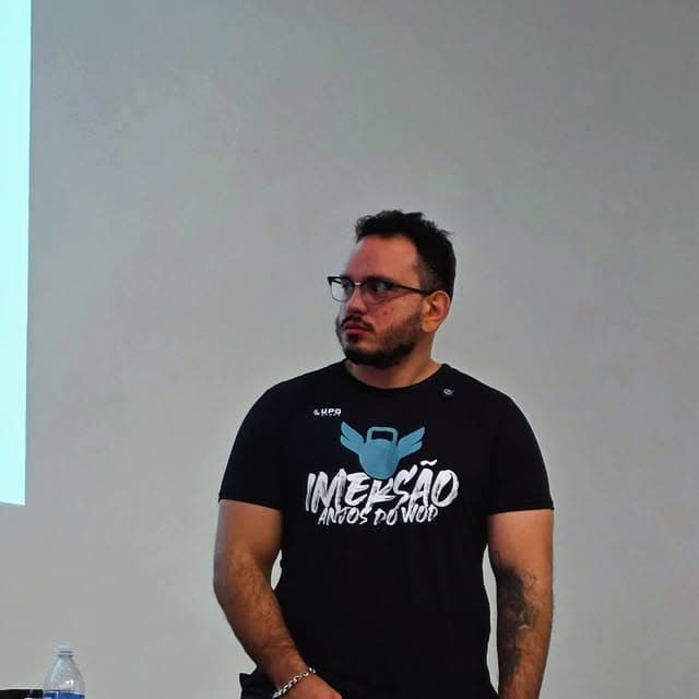 Fernando Rached ministrando conteúdo sobre recovery